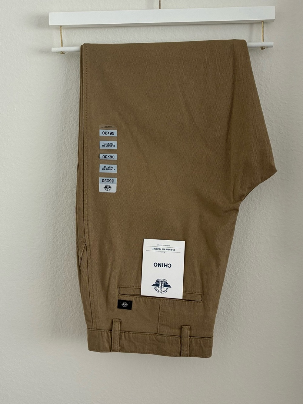 Dockers Chino Classic Fit Pleated Pants - Khaki - Men’s 36x30 New With Tags